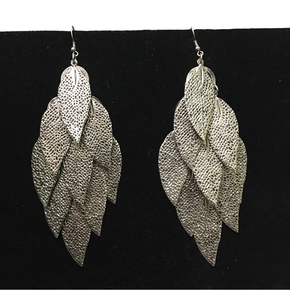 EUC‎ Tiered Silver Leaf Dangle Earrings